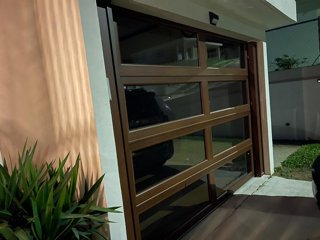                                                                                             Puertas de closet:
 
•  Espejo regular
•  Espejo blanco 
•  PVC 
• Fórmica
•  Variedad de puertas de screens y screens en diferentes tamaños y material de tela
•  Fabricamos puer
                                                                                    