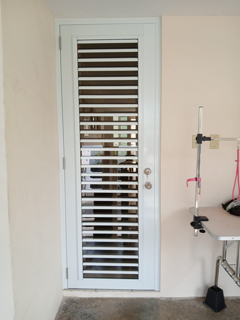                                                                                             Puertas de closet:
 
•  Espejo regular
•  Espejo blanco 
•  PVC 
• Fórmica
•  Variedad de puertas de screens y screens en diferentes tamaños y material de tela
•  Fabricamos puer
                                                                                    