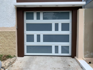                                                                                             Puertas de closet:
 
•  Espejo regular
•  Espejo blanco 
•  PVC 
• Fórmica
•  Variedad de puertas de screens y screens en diferentes tamaños y material de tela
•  Fabricamos puer
                                                                                    