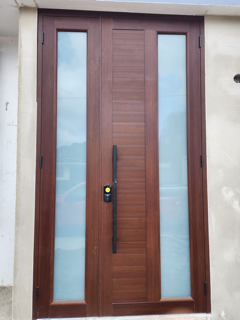                                                                                             Puertas de closet:
 
•  Espejo regular
•  Espejo blanco 
•  PVC 
• Fórmica
•  Variedad de puertas de screens y screens en diferentes tamaños y material de tela
•  Fabricamos puer
                                                                                    