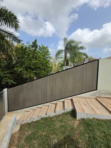 • Soldadura industrial, comercial y residencial
• Trabajos de soldadura en general
• Fabricación e instalación de estructuras metálicas
• Rejas en acero/ aluminio
• Portones metálicos
• Escaleras metálicas
• Puertas de garage
• Puertas y ventanas en aluminio
• Techos galvanizados
• Cotización gratis