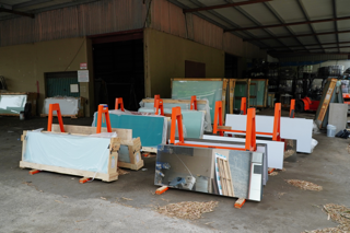                                                                                             • Cristales
• Cristales fijos
• Cerraduras
• Screenes
• Materiales para screenes
• Componentes de ventanas de seguridad
• Ventanas tipo tormentera
• Felpa
• Handle
• Barn Doors
• Herramientas
• Puertas de Closet
• Espejos
• Silicone
• Barrenas
• De todo para el fabricante de Puertas y Ventanas
                                                                                    