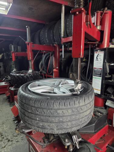                                                                                            • Venta de gomas nuevas y usadas
• Reparación de gomas
• Cambio e instalación de baterías
• Balanceo
• Diagnóstico
• Servicio de TPMS y sensores de presión
• Inspección vehicular
                                                                                    