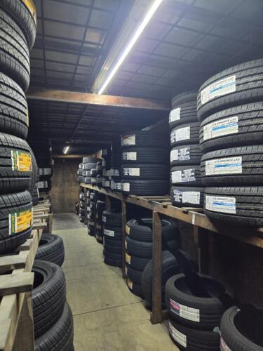                                                                                             • Venta de gomas nuevas y usadas
• Reparación de gomas
• Cambio e instalación de baterías
• Balanceo
• Diagnóstico
• Servicio de TPMS y sensores de presión
• Inspección vehicular
                                                                                    