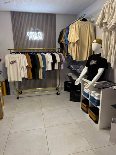 • Venta y distribución de maquinarias, materiales, suministros y equipos enfocados en la personalización de productos y creación de marcas de ropa, al por mayor y detal.
• Variedad de productos para sublimación, camisetas crop top & oversize.
• Vinyl adhesivo y textil.
• Artículos para personalización.
• Academia: Contamos con talleres prácticos individuales, grupales y experiencia