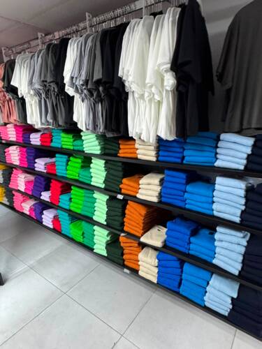 • Venta y distribución de maquinarias, materiales, suministros y equipos enfocados en la personalización de productos y creación de marcas de ropa, al por mayor y detal.
• Variedad de productos para sublimación, camisetas crop top & oversize.
• Vinyl adhesivo y textil.
• Artículos para personalización.
• Academia: Contamos con talleres prácticos individuales, grupales y experiencia