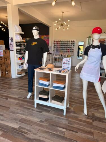 • Venta y distribución de maquinarias, materiales, suministros y equipos enfocados en la personalización de productos y creación de marcas de ropa, al por mayor y detal.
• Variedad de productos para sublimación, camisetas crop top & oversize.
• Vinyl adhesivo y textil.
• Artículos para personalización.
• Academia: Contamos con talleres prácticos individuales, grupales y experiencia