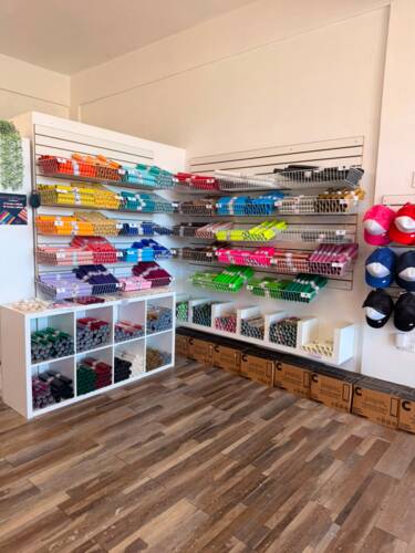 • Venta y distribución de maquinarias, materiales, suministros y equipos enfocados en la personalización de productos y creación de marcas de ropa, al por mayor y detal.
• Variedad de productos para sublimación, camisetas crop top & oversize.
• Vinyl adhesivo y textil.
• Artículos para personalización.
• Academia: Contamos con talleres prácticos individuales, grupales y experiencia