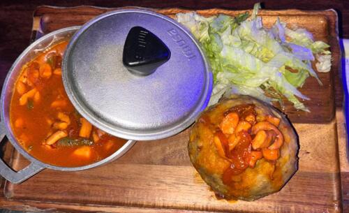 • Comida Criolla Dominico-Boricua
• Picadera
• Mofongos
• Mariscos
• Carnes
• Especiales de almuerzo
• Salón para actividades
• Música en vivo los fines de semana