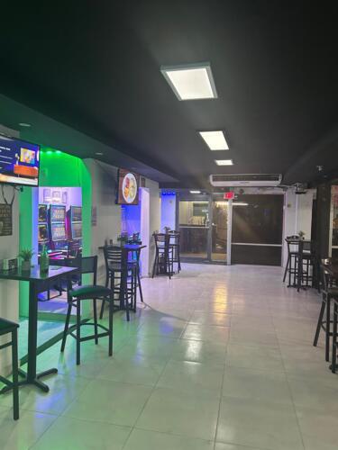 • Comida Criolla Dominico-Boricua
• Picadera
• Mofongos
• Mariscos
• Carnes
• Especiales de almuerzo
• Salón para actividades
• Música en vivo los fines de semana