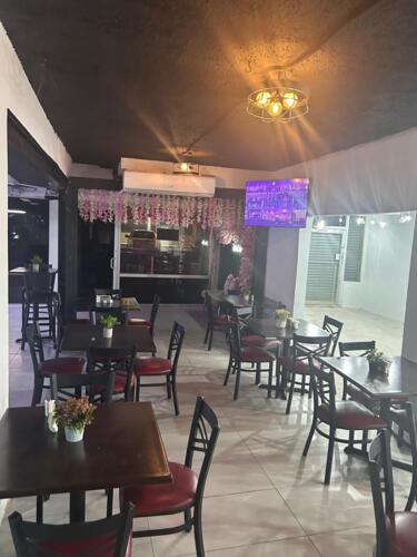• Comida Criolla Dominico-Boricua
• Picadera
• Mofongos
• Mariscos
• Carnes
• Especiales de almuerzo
• Salón para actividades
• Música en vivo los fines de semana