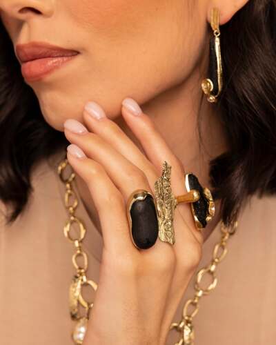                                                                                             Aretes

Collares

Anillos

Pulseras

Fine Jewelry

Joyería elegante para ocasiones especiales

Statement Jewelry / piezas llamativas

Joyería para hombres

Nuevas colecciones y New Arrivals

Venta de joyería online

Envíos a PR, EE.UU y otros destinos internacionales
                                                                                    