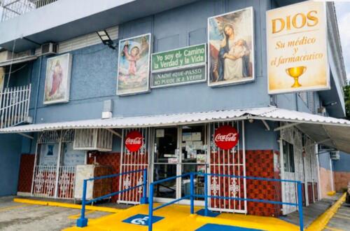                                                                                             Farmacias
Con más de 50 años sirviendo a nuestra comunidad siguiendo el legado de su fundador Chemón. Amplia variedad en medicamentos Rx y OTC, además de productos misceláneos.
                                                                                    