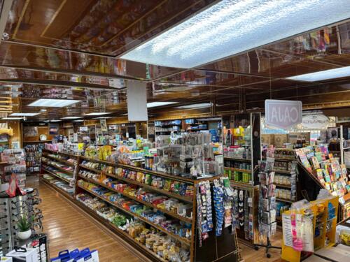                                                                                             Farmacias
Con más de 50 años sirviendo a nuestra comunidad siguiendo el legado de su fundador Chemón. Amplia variedad en medicamentos Rx y OTC, además de productos misceláneos.
                                                                                    