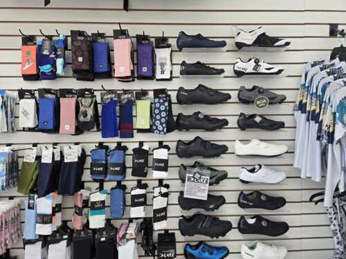                                                                                             • Venta y reparación de bicicletas
• Venta de accesorios
• Equipo de seguridad
• Ropa para ciclistas
• Nutrición: suplementos y vitaminas para atletas
• Fitting: programa digitalizado en 3D
• Financiamiento a 3 meses y medio a través de Sincronic
                                                                                    