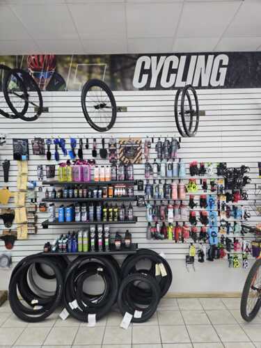                                                                                            • Venta y reparación de bicicletas
• Venta de accesorios
• Equipo de seguridad
• Ropa para ciclistas
• Nutrición: suplementos y vitaminas para atletas
• Fitting: programa digitalizado en 3D
• Financiamiento a 3 meses y medio a través de Sincronic
                                                                                    