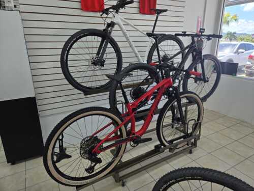                                                                                             • Venta y reparación de bicicletas
• Venta de accesorios
• Equipo de seguridad
• Ropa para ciclistas
• Nutrición: suplementos y vitaminas para atletas
• Fitting: programa digitalizado en 3D
• Financiamiento a 3 meses y medio a través de Sincronic
                                                                                    