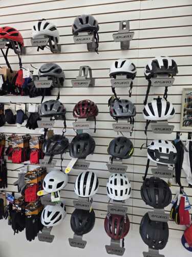                                                                                             • Venta y reparación de bicicletas
• Venta de accesorios
• Equipo de seguridad
• Ropa para ciclistas
• Nutrición: suplementos y vitaminas para atletas
• Fitting: programa digitalizado en 3D
• Financiamiento a 3 meses y medio a través de Sincronic
                                                                                    