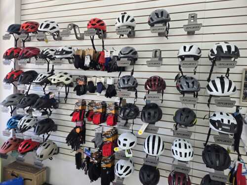                                                                                             • Venta y reparación de bicicletas
• Venta de accesorios
• Equipo de seguridad
• Ropa para ciclistas
• Nutrición: suplementos y vitaminas para atletas
• Fitting: programa digitalizado en 3D
• Financiamiento a 3 meses y medio a través de Sincronic
                                                                                    
