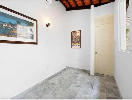                                                                                             • Compra y venta de propiedades
• Alquiler de propiedades
• Búsqueda personalizada de propiedades
• Asesoría y acompañamiento inmobiliario
• Propiedades residenciales y comerciales
                                                                                    