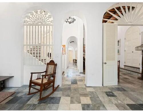                                                                                             • Compra y venta de propiedades
• Alquiler de propiedades
• Búsqueda personalizada de propiedades
• Asesoría y acompañamiento inmobiliario
• Propiedades residenciales y comerciales
                                                                                    