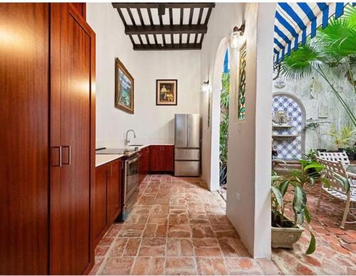                                                                                             • Compra y venta de propiedades
• Alquiler de propiedades
• Búsqueda personalizada de propiedades
• Asesoría y acompañamiento inmobiliario
• Propiedades residenciales y comerciales
                                                                                    