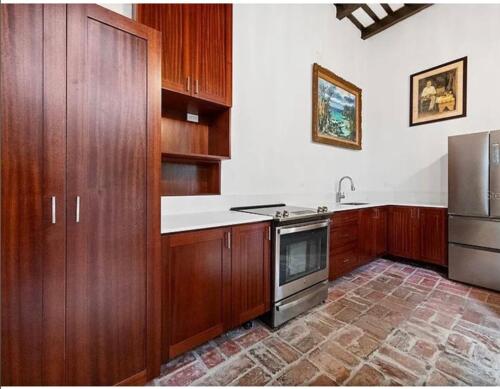                                                                                             • Compra y venta de propiedades
• Alquiler de propiedades
• Búsqueda personalizada de propiedades
• Asesoría y acompañamiento inmobiliario
• Propiedades residenciales y comerciales
                                                                                    