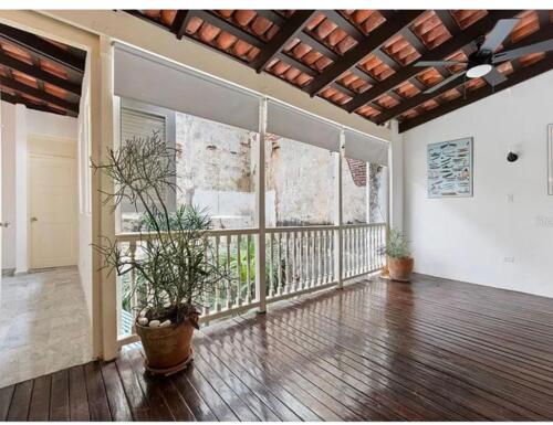                                                                                             • Compra y venta de propiedades
• Alquiler de propiedades
• Búsqueda personalizada de propiedades
• Asesoría y acompañamiento inmobiliario
• Propiedades residenciales y comerciales
                                                                                    