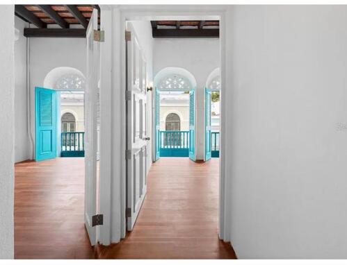                                                                                             • Compra y venta de propiedades
• Alquiler de propiedades
• Búsqueda personalizada de propiedades
• Asesoría y acompañamiento inmobiliario
• Propiedades residenciales y comerciales
                                                                                    