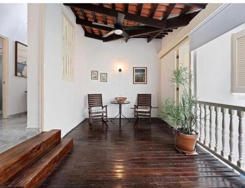                                                                                             • Compra y venta de propiedades
• Alquiler de propiedades
• Búsqueda personalizada de propiedades
• Asesoría y acompañamiento inmobiliario
• Propiedades residenciales y comerciales
                                                                                    
