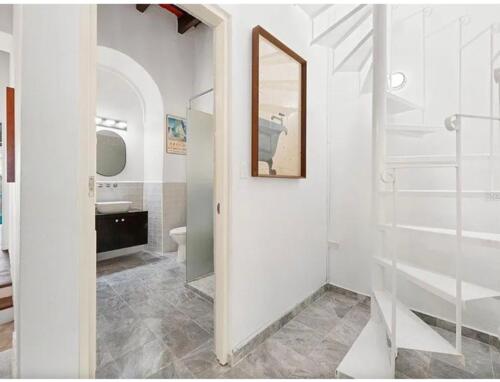                                                                                             • Compra y venta de propiedades
• Alquiler de propiedades
• Búsqueda personalizada de propiedades
• Asesoría y acompañamiento inmobiliario
• Propiedades residenciales y comerciales
                                                                                    