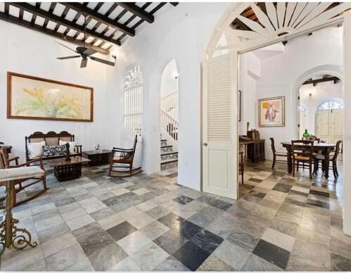                                                                                             • Compra y venta de propiedades
• Alquiler de propiedades
• Búsqueda personalizada de propiedades
• Asesoría y acompañamiento inmobiliario
• Propiedades residenciales y comerciales
                                                                                    