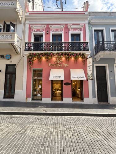                                                                                            • Masajes corporales
• Tratamientos faciales
• Cuidado de la piel
• Walk-ins disponibles sujetos a disponibilidad
                                                                                    