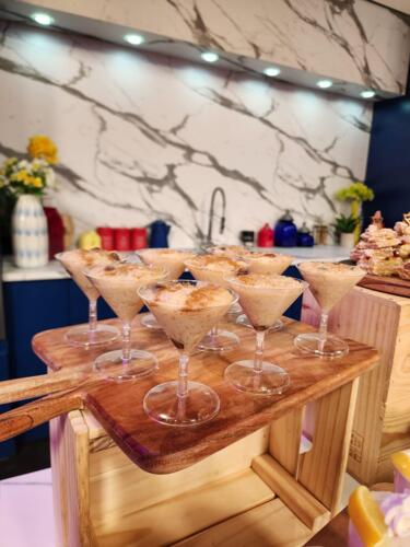 • Servicio de catering
• Mesas
• Sillas
• Manteles
• Personal de sala y camareros
• Centro de actividades
• Servicio en toda la isla