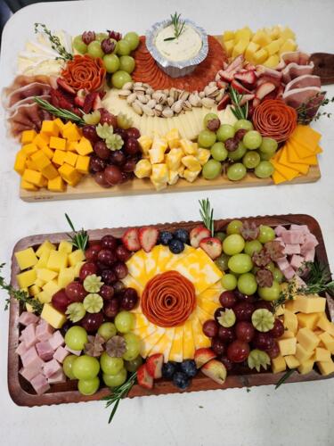 • Servicio de catering
• Mesas
• Sillas
• Manteles
• Personal de sala y camareros
• Centro de actividades
• Servicio en toda la isla