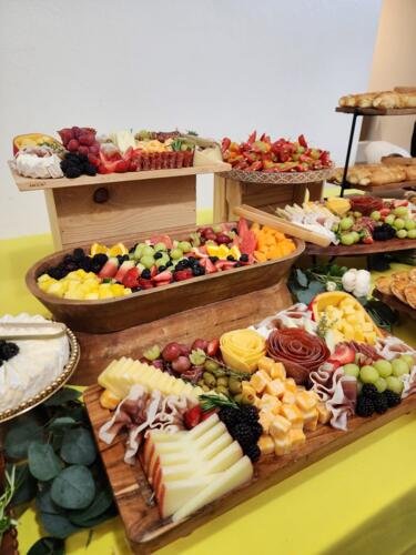 • Servicio de catering
• Mesas
• Sillas
• Manteles
• Personal de sala y camareros
• Centro de actividades
• Servicio en toda la isla