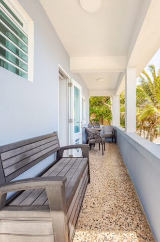 • Alquiler vacacional: Alojamiento con capacidad para hasta 6 personas.
• 3 habitaciones: Espacios para descansar y disfrutar de una estadía cómoda.
• Acceso a la playa: A solo 2 minutos caminando.
• Cocina: Espacio disponible para preparar alimentos durante la estadía.
• Wi-Fi de alta velocidad: Conexión de 470 Mbps, ideal para videollamadas y entretenimiento.
• Aire acondicionado: Para mayor comodidad durante la estadía.
• Televisión: Entretenimiento para los huéspedes.
• Estacionamiento gratuito en la calle: Opción de estacionamiento disponible.
• Registro de entrada autónomo: Acceso medi