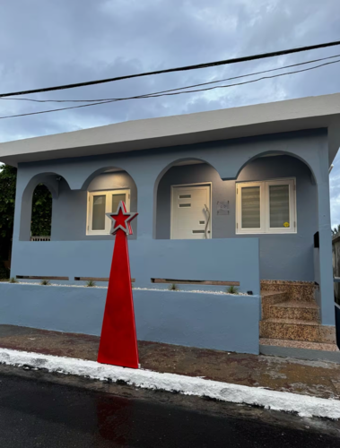 • Alquiler vacacional: Alojamiento con capacidad para hasta 6 personas.
• 3 habitaciones: Espacios para descansar y disfrutar de una estadía cómoda.
• Acceso a la playa: A solo 2 minutos caminando.
• Cocina: Espacio disponible para preparar alimentos durante la estadía.
• Wi-Fi de alta velocidad: Conexión de 470 Mbps, ideal para videollamadas y entretenimiento.
• Aire acondicionado: Para mayor comodidad durante la estadía.
• Televisión: Entretenimiento para los huéspedes.
• Estacionamiento gratuito en la calle: Opción de estacionamiento disponible.
• Registro de entrada autónomo: Acceso medi